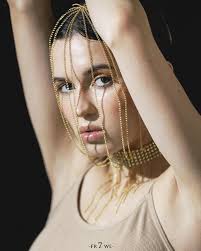 A little throwback to such a fun shoot 🤠🤠 For Malvie Magazine with  @fit.bysofi and @heather.styles shot by @invisiblephotos