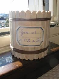 Boite De Conserve Decoree De Batonnets En Bois Etiquette Et Raphia Boites De Conserve Peintes Bricolage Batonnets De Glace Decorer Boite