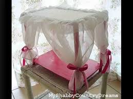 In quest'articolo viene esaminata la costruzione di un baldacchino dall'estetica sobria ed elegante.soppalchi, letti a ponte, grandi cassetti o sportelli, offrono soluzioni per sfruttare lo spazio sottostante il letto, molto più raro è imbattersi in qualche. Tutorial Letto A Baldacchino Per Bambole Fai Da Te Youtube