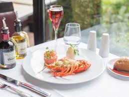 Bienvenue Sur Le Site Du Restaurant Brasserie La Lorraine A Paris Brasserie Table Settings