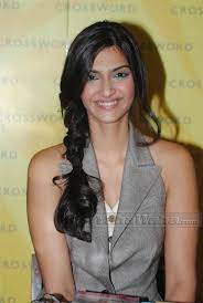 Sonam Kapoor Net Indian Hairstyles Sonam Kapoor Hairstyles Bollywood Hairstyles