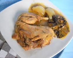 Innanzi tutto è consigliabile acquistare l'animale in macelleria già privo delle piume, della testa, delle. Una Succulenta Faraona Alla Crema Come Si Fa A Zibello