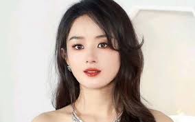 Triệu Lệ Dĩnh thay đổi 'nhanh chóng mặt' kể từ ngày yêu Lâm Canh Tân