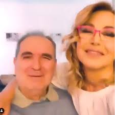 Lamberto sposini:dimenticato da tutti, non sarà mai più lo stesso l'ex compagna sabina donadio lancia un appello alle persone 'normali' a scrivergli tramite la mail sabinadonadio@gmail.com. Lamberto Sposini Conteso Tra Barbara D Urso E Mara Venier Un Post Su Instagram Scatena La Polemica Il Fatto Quotidiano