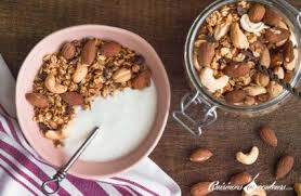 Granola Aux Amandes Et Noix De Cajou Grillees Et Au Chocolat Cuisinons En Couleurs Recette En 2020 Alimentation Brioche Facile Et Rapide Brioche Tressee