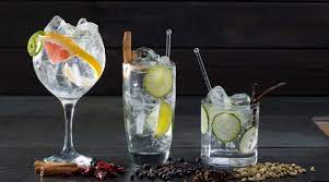 There are many reasons to love this light and airy cocktail. á… Gin Tonic Rezept Zubereitung Passende Gins Gintlemen Com