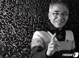 1956년 경북 안동에서 태어난 고인은 요리사의 길을 선택, 전국 각지를 다니며 찾은 친자연적 식재료로 만든 새로운 요리를 소개해 많은 사랑을 받았으며, 2006년 외교통상부 장관 표창을 받았다. Remqr Xo Ezizm