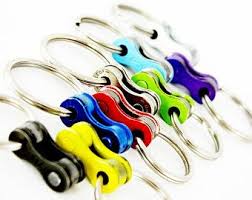 Velo Porte Cle Detenteur De La Cle De La Chaine Recycles Recuperes Velo Chaine Telecommande Porte Cle Porte Cle Veg Recycled Bike Parts Bike Craft Keychain