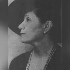ʻUlulani Papaikaniau McQuaid Robertson was the first Native Hawaiian woman  to become an #opera prima donna. She was born in Honolulu in 1890 and was  the daughter of Emelia Kapulani Kalola Nahienaena