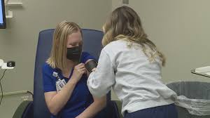 (cbs newspath) — baseball legend hank aaron, former un ambassador andrew young and former health and rolling up their sleeves to take the first of two doses of the moderna vaccine, these and. Ybm6l6j67k2 Em