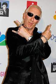 Stanley kirk burrell (born march 30, 1962), known professionally as mc hammer (or simply hammer), is an american rapper, dancer. 15 Reiche Und Beruhmte Musiker Die Ihr Ganzes Geld Verloren Haben