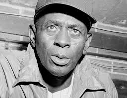 85-year-old Ron Gray pitched in the Pirates organization in the 1950s ...  and he's still bringing the heat. 🔥 (Via @landen_morrison