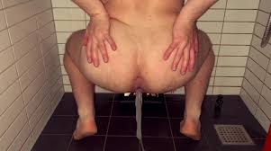 LONG AND THICK CUMLUBE ENEMA - ThisVid.com