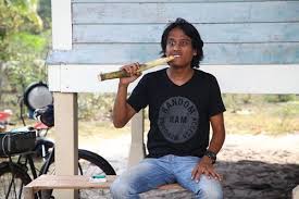 Unfortunately, his first ever surgery is unsuccessful and the patient passes away. Dukun Doktor Dani On Moviebuff Com