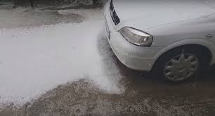 Szombathelyen szupercella alakult ki, cseresznyemag nagyságú jég is esett pár másodpercig, majd heves esőzés következett. Video Brutalis Jegeso Esett Kazsmarkon Boon