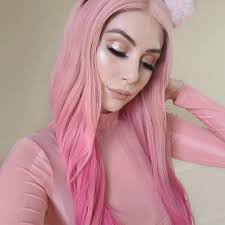 Happy Halloween💗 make sure to be safe and eat lots of candy (after it's  checked by someone) comment below your favorite Halloween candy 😋