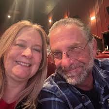 Question to the crowd: I see a lot of fotos from listening places, there  are 2 or more pair of speakers in front. What is that for? Classic and Rock  or the