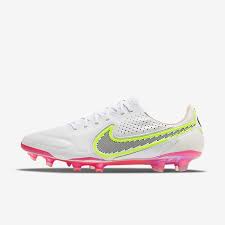 A complete range of full and half sizes ensures you get a solid fit that increases your agility and speed. Womens Soccer Shoes Nike Com