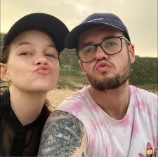 Hey everyone I have a question my axolotl is 22 cm (8,6 inch) how big  should another one at least be to not get eaten