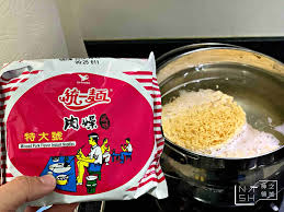 統一五合一包麵肉燥（5入一包） 統一包麵90gx5 肉燥風味有效期限2021.10.08 超商取貨便寄件 有長寬限制與重量限制，單筆最多6袋。 中華郵政單筆最多18 購買 統一 五合一包麵 肉燥麵【5入一包】大包裝 ç‚'æ³¡éºµé£Ÿè­œ å°å—ç‚'æ³¡éºµä½œæ³• çµ±ä¸€è‚‰ç‡¥éºµé›¶å¤±æ•—æ•™å­¸ Nash ç¥žä¹‹é ˜åŸŸ