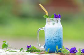 Butterfly Pea Tea Is The Secret Behind Magical Colorful Changing Drinks Butterfly Pea Tea Butterfly Pea Drinks