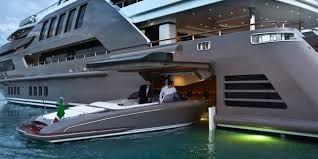 Le Premier Yacht Avec Garage Bateaux De Luxe Yacht De Luxe Yacht
