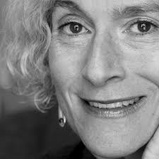 Martha Nussbaum słynie z perfekcji i życia podporządkowanego ścisłemu  rygorowi. Jest celebrytką świata nauki, królową filozofii XXI wieku