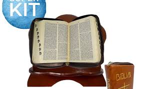 Kit Biblia Biblia Catolica 14cm Com Suporte De Mesa Madeira No Elo7 Antonio Lemes Imagens 18dfd5a