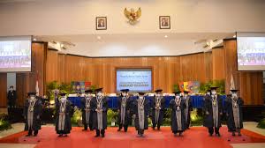 It was founded by goenawan mohamad and yusril djalinus and the first edition was published on 6 march 1971. Pengukuhan Guru Besar Pengukuhan Guru Besar Uny Ui Dan Stik Ptik Album Majalah Tempo Co