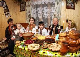 У хаті під іконами встановлюють дідуха зі снопа жита, що символізує достаток. Svyatvechir V Ukrayini Sho Varto Znati Lvivskij Portal