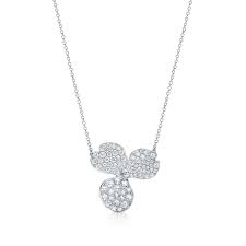 Platino con diamantes de corte brillante. Tiffany Paper Flowers Anhanger Mit Pave Diamantblute In Platin Tiffany Co