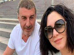 شاركت الفنانة سلاف فواخرجي وزوجها المخرج والفنان وائل رمضان بإحدى حلقات المسلسل الإذاعي السوري الشهير حكم العدالة . Ø¨Ø¹Ø¯ Ø§Ù„Ø¨ÙˆØ³ØªØ± Ø§Ù„Ù…Ø«ÙŠØ± Ù„Ù„Ø¬Ø¯Ù„ Ø²ÙˆØ¬ Ø³Ù„Ø§Ù ÙÙˆØ§Ø®Ø±Ø¬ÙŠ Ù…ÙˆÙÙ‚Ø© Ù…ØµØ±Ø§ÙˆÙ‰