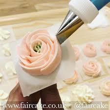 Another Simple Buttercreamflowers Tutorial It S The Same Wilton 104 Nj Nozzle As Yesterday Buttercream Flowers Tutorial Buttercream Flowers Cake Decorating