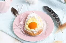 Das spiegelei ist natürlich kein richtiges ei, sondern ein halber pfirsich mitten in einer hellen puddingcreme. Spiegelei Kuchen Aus Quark Ol Teig Sasibella