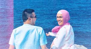 Ezzrin loy dan ain edruce. Pengurus Ahmad Ezzrin Loy