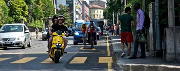 Definizioni stradali sulla strada e sulla carreggiata. Spazio Per Le Auto E Marciapiedi Stretti Come Fa Bergamo A Essere Vivibile Cronaca Bergamo