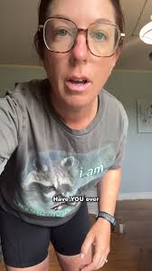 As a professional struggle runner, I have all the pro tips. No more 🍕 in  leggings pockets! This goes for spaghetti too! Real pros put them in their  hoodies. Hoodie: @scrappockets Pizza: @