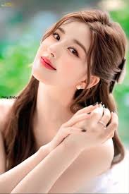 Bie Xu/Thassapak Hsu, a Chinese-Thai singer and actor, and Zhao Lusi's  co-star in Cinderella Chef, voiced his support for her by commenting