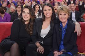 Patrick dewaere is a 1992 french documentary film directed by marc esposito, about the actor of the same name. Dans Vivement Dimanche Miou Miou Complice Avec Sa Fille Et Lola Dewaere