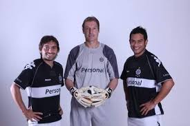Caniza pochodzi z asunciónu i jest wychowankiem tamtejszego club olimpia. Cronica Pesco Por Contrato Pero Jugo Por Amor