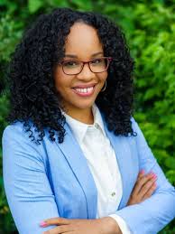 Andrea Headley's Instagram, Twitter & Facebook