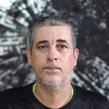 El colectivo de #GenesisGalerias felicita al pintor y grabador cubano,  Sandor González, que se encuentra hoy de cumpleaños. Le enviemos en este  día nuestros mejores deseos. 🥳Muchas felicidades!!! . . . 📸Tomada