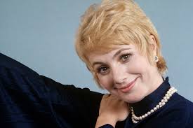 Retro Vintage: Shirley Jones Shirley Jones as Shirley Partridge in a  promotional photo for "The Partridge Family" (Bernard Slade, USA,  1970-1974).  https://retrovintagepurrr.blogspot.com/2025/10/shirley-jones-xix.html