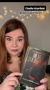 L'aube Ecarlate Livre