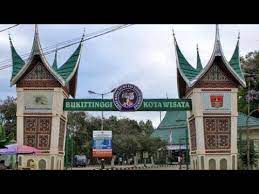 Benteng peninggalan belanda ini memiliki meriam kecil di setiap sudutnya dan berada dalam kawasan taman margasatwa dan budaya kinantan. Loket Harga Tiket Cara Pembayaran Masuk Kebun Binatang Kinantan Bukittinggi Benteng Fort De Kock Youtube