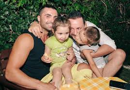 Hailing from the south side of craiova,romania he started his solo career opening for the eagles conert in calafat, dolj on 23 of august 1998. Cu Cine Seamana Copiii Andrei