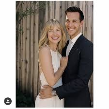 Chris Wood And Melissa Benoist Wedding Photos Melissa Supergirl Chris Wood Melissa Benoist Wedding