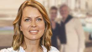 Bisher entstanden sechs ausgaben mit ihr. Ard Sportmoderatorin Jessy Wellmer Zweifach Mama Business Frau Das Ist Die Expertin An Der Seite Von Bastian Schweinsteiger Bunte De