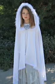 Zu einer richtigen prinzessin gehört natürlich das passende prinzessinen kleid. Umhang Alte Tischdecke Spitzenborte Kapuze Weiss Kostum Engel Selbstgemachte Kleidung Kostume Damen