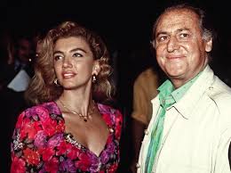 66, born 1 october 1954. Milly Carlucci Doveva Fare Il Magistrato E Abitava Davanti All Attentato A Moro Corriere It